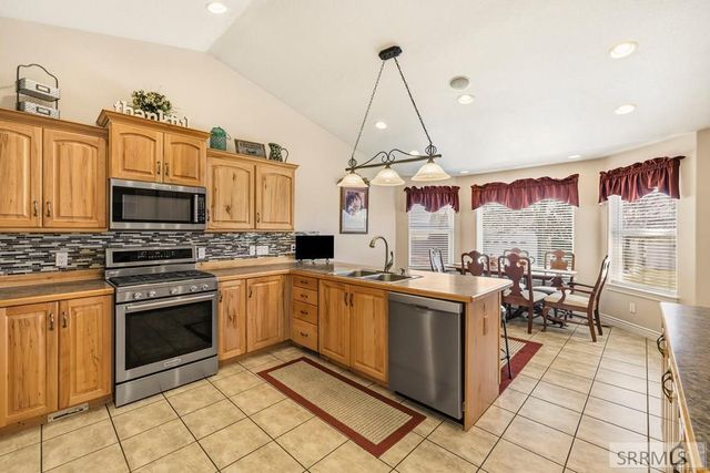 21 N 460 W, Blackfoot, ID 83221