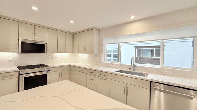 4841 Canyon Vw, San Diego, CA 92117