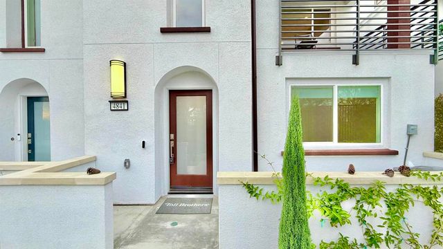 4841 Canyon Vw, San Diego, CA 92117