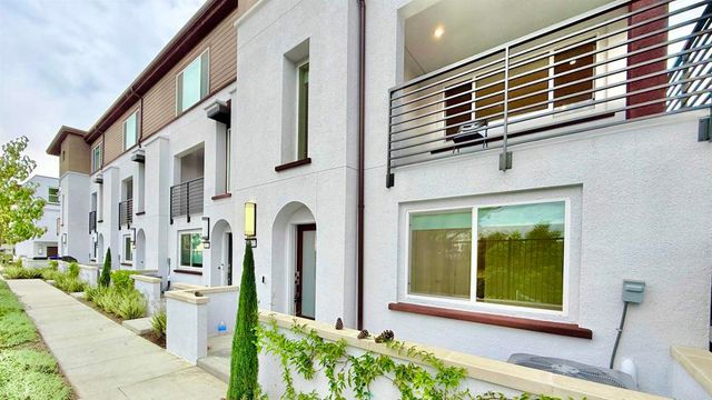 4841 Canyon Vw, San Diego, CA 92117