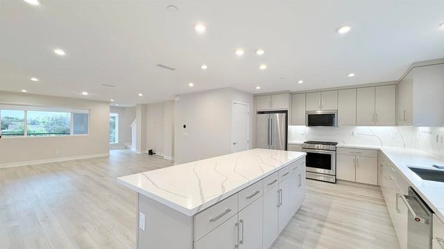 4841 Canyon Vw, San Diego, CA 92117