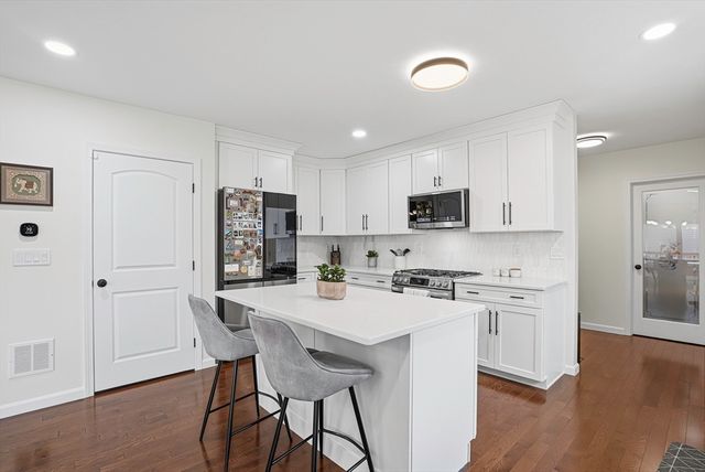 6 Sycamore Way, Medway, MA 02053