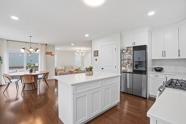 6 Sycamore Way, Medway, MA 02053