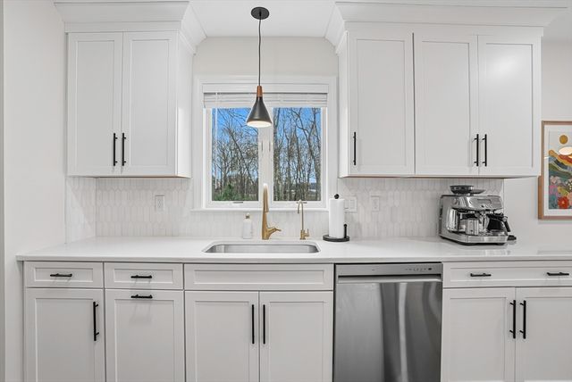 6 Sycamore Way, Medway, MA 02053