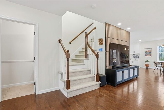 6 Sycamore Way, Medway, MA 02053