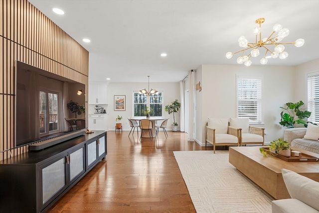 6 Sycamore Way, Medway, MA 02053