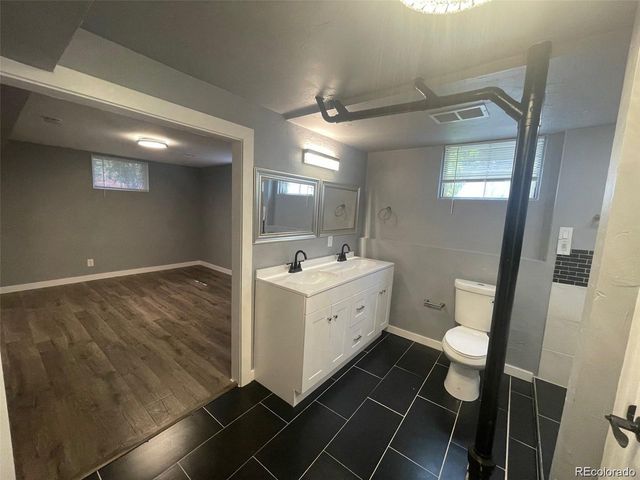 6139 S Adams Dr, Centennial, CO 80121