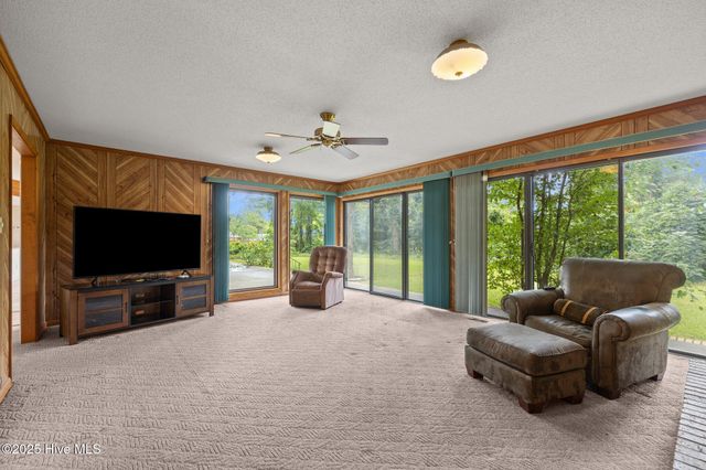 3703 Oxford Court, Morehead City, NC 28557