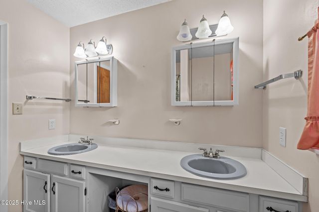 3703 Oxford Court, Morehead City, NC 28557