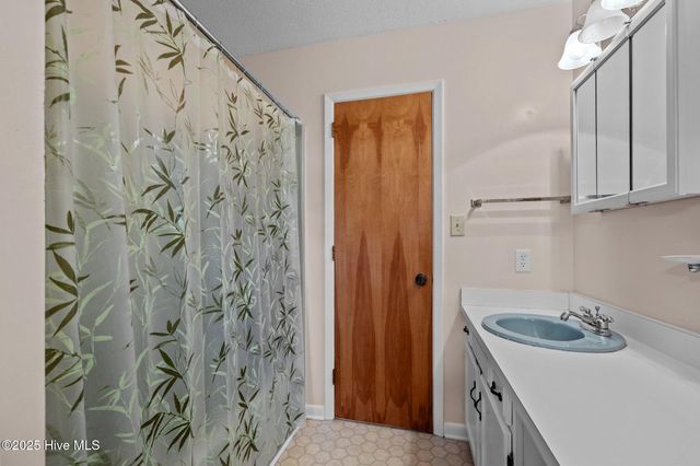 3703 Oxford Court, Morehead City, NC 28557