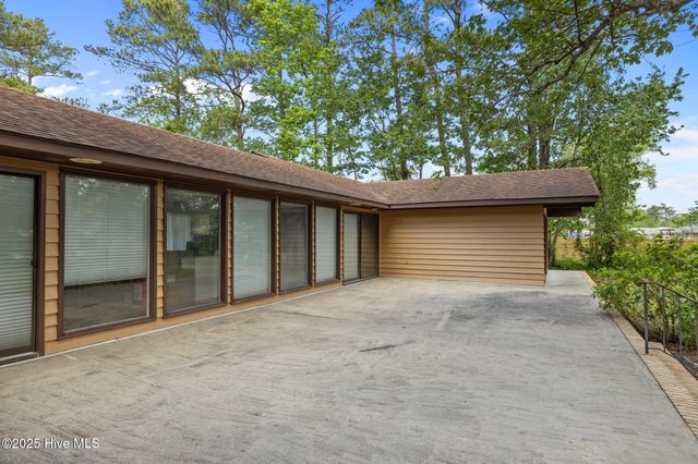 3703 Oxford Court, Morehead City, NC 28557