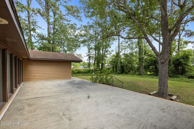 3703 Oxford Court, Morehead City, NC 28557