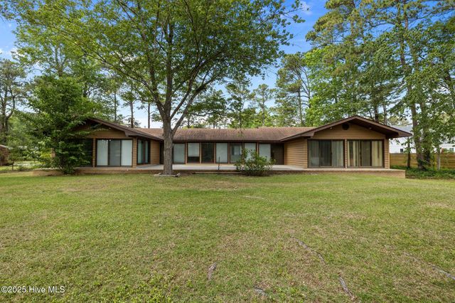 3703 Oxford Court, Morehead City, NC 28557