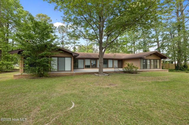 3703 Oxford Court, Morehead City, NC 28557