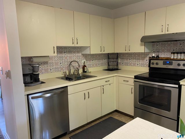 585 Park Road 5-8, Waterbury, CT 06708