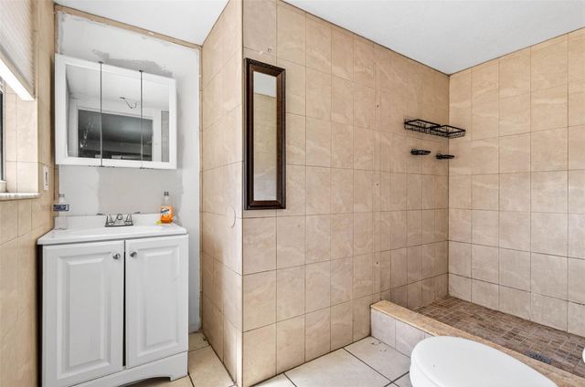 527 JULIE LANE, Brandon, FL 33511