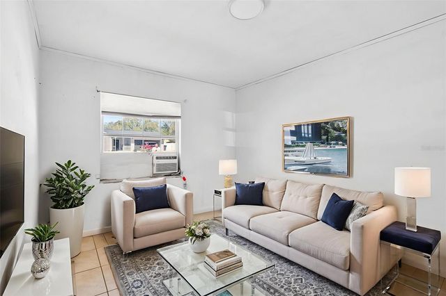 527 JULIE LANE, Brandon, FL 33511