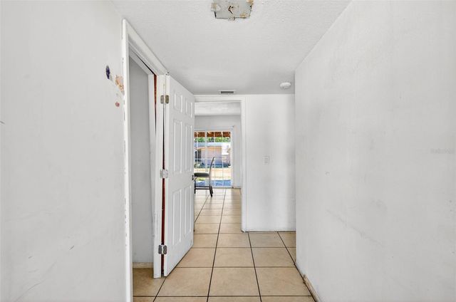 527 JULIE LANE, Brandon, FL 33511