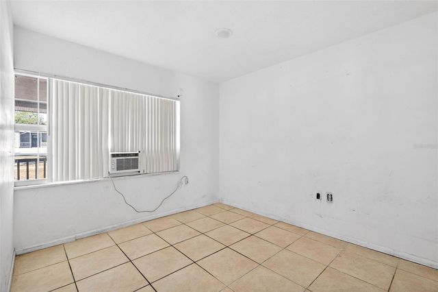 527 JULIE LANE, Brandon, FL 33511