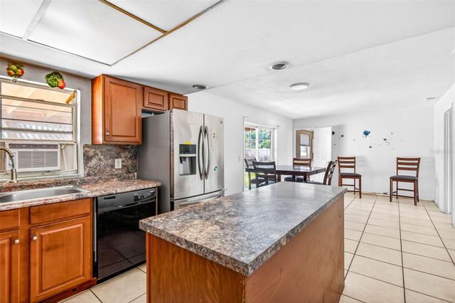 527 JULIE LANE, Brandon, FL 33511