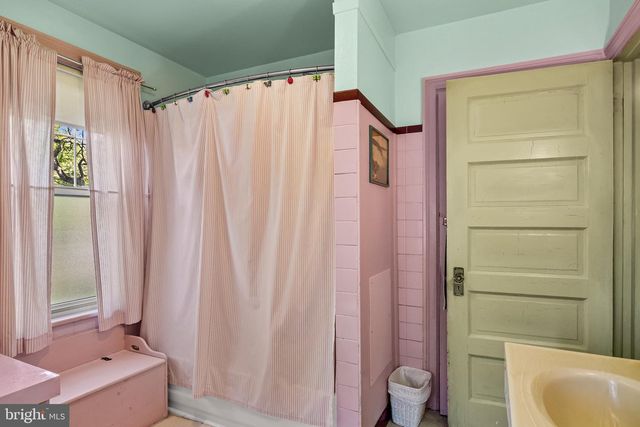 6127 W WALNUT AVE, Pennsauken, NJ 08109