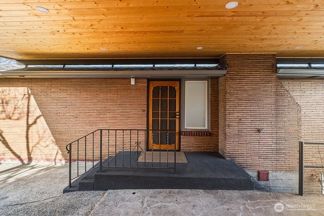 8324 Beacon Avenue S, Seattle, WA 98118