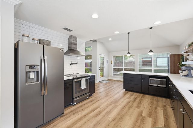 7013 Bernadine Drive, Watauga, TX 76148