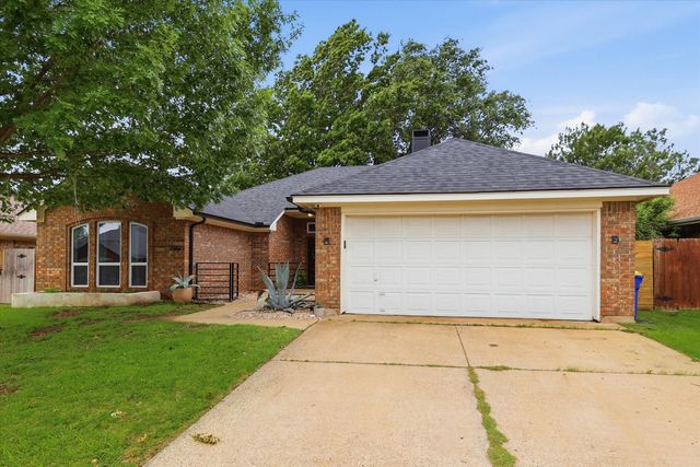 7013 Bernadine Drive, Watauga, TX 76148