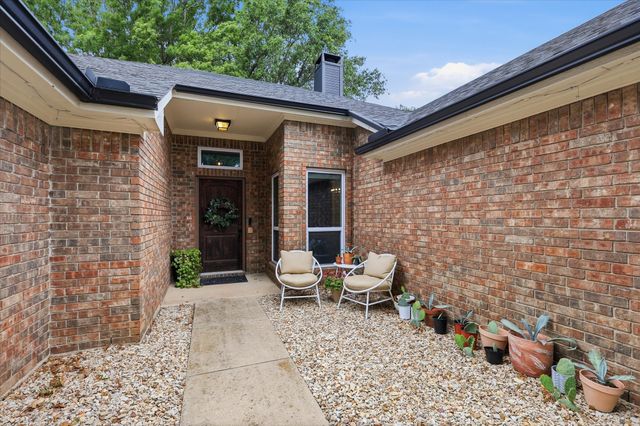 7013 Bernadine Drive, Watauga, TX 76148