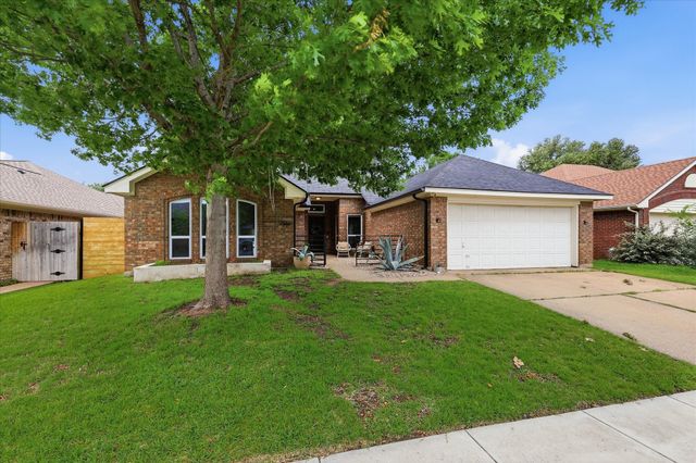 7013 Bernadine Drive, Watauga, TX 76148