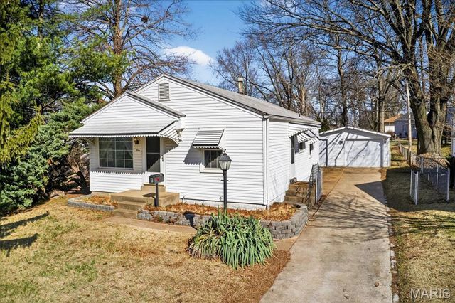 1 Wescott Drive, Florissant, MO 63031