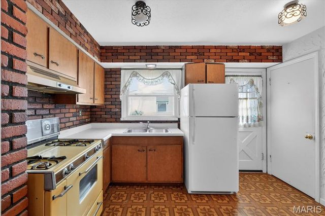 1 Wescott Drive, Florissant, MO 63031