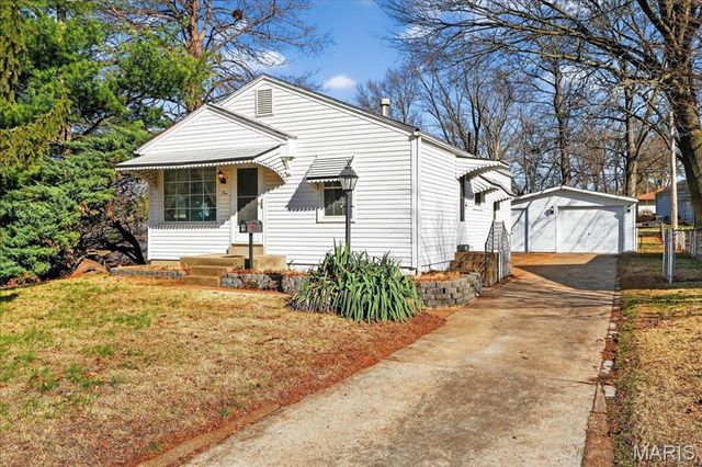 1 Wescott Drive, Florissant, MO 63031