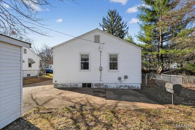 1 Wescott Drive, Florissant, MO 63031