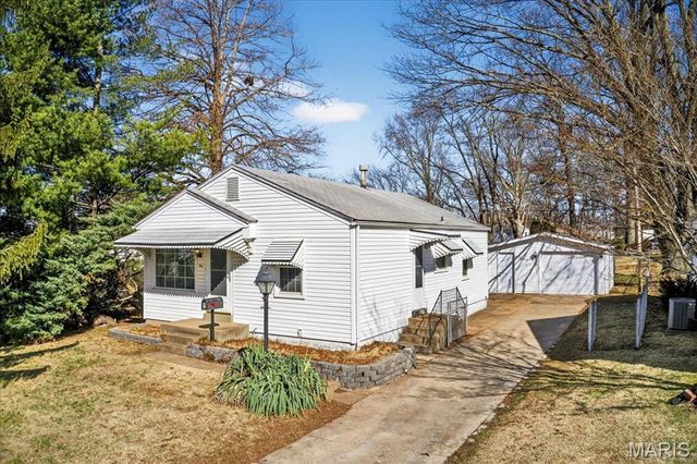 1 Wescott Drive, Florissant, MO 63031