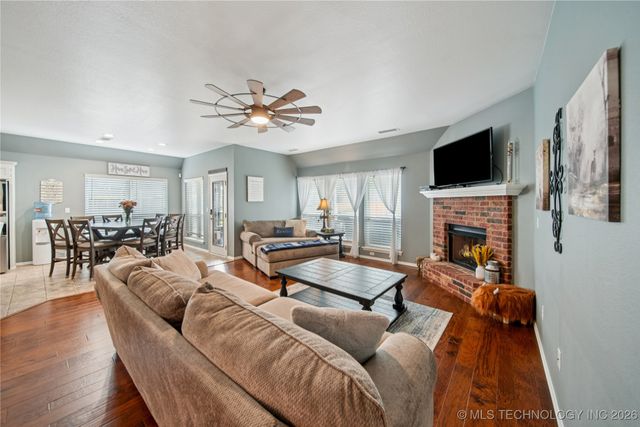 11922 S Birch Avenue, Jenks, OK 74037