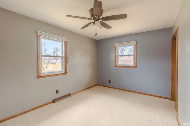 2615 E 100 S, Knox, IN 46534