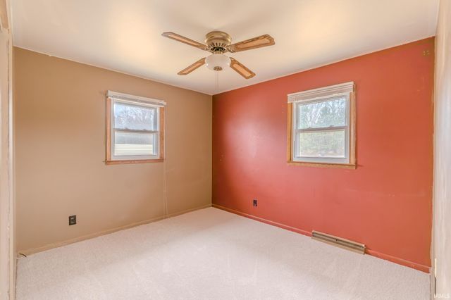 2615 E 100 S, Knox, IN 46534