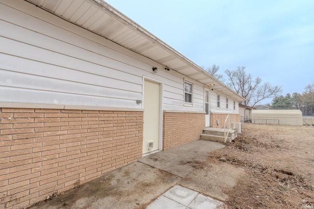 2615 E 100 S, Knox, IN 46534