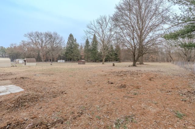 2615 E 100 S, Knox, IN 46534