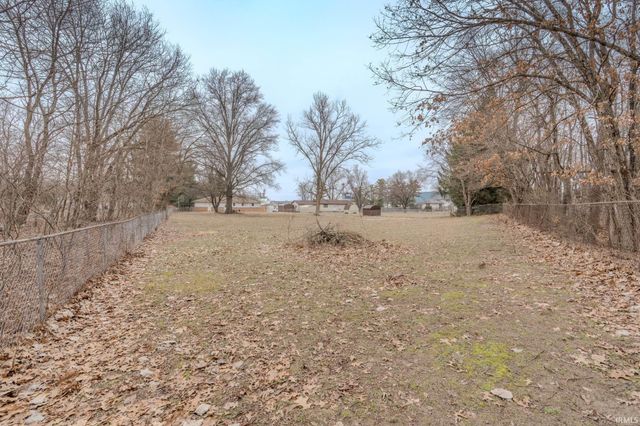 2615 E 100 S, Knox, IN 46534