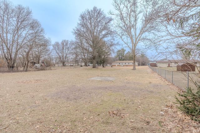 2615 E 100 S, Knox, IN 46534