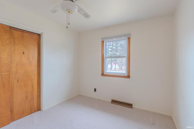 2615 E 100 S, Knox, IN 46534