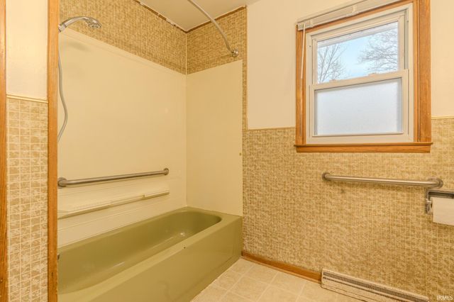 2615 E 100 S, Knox, IN 46534