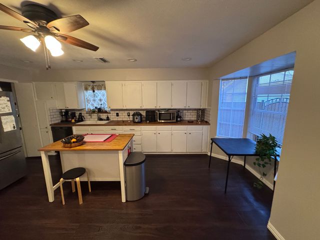 2732 Foxcroft Circle, Denton, TX 76209