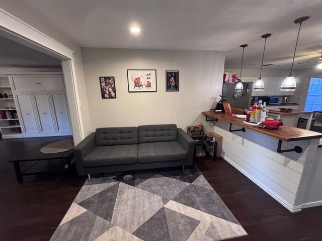 2732 Foxcroft Circle, Denton, TX 76209