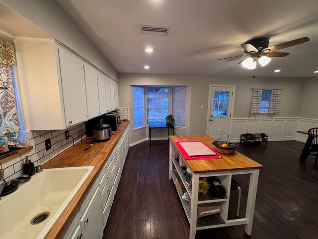 2732 Foxcroft Circle, Denton, TX 76209