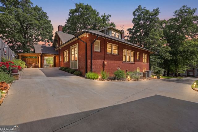 760 E Tugalo Street, Toccoa, GA 30577