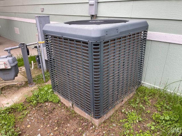 97 Cinnamon Lane, Bakersfield, CA 93308