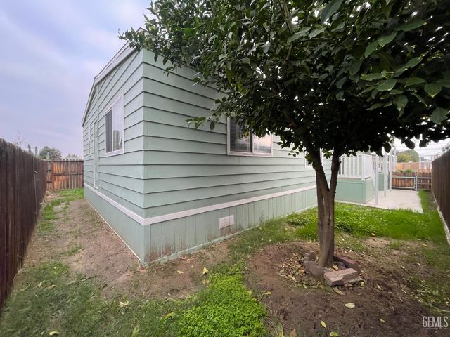 97 Cinnamon Lane, Bakersfield, CA 93308